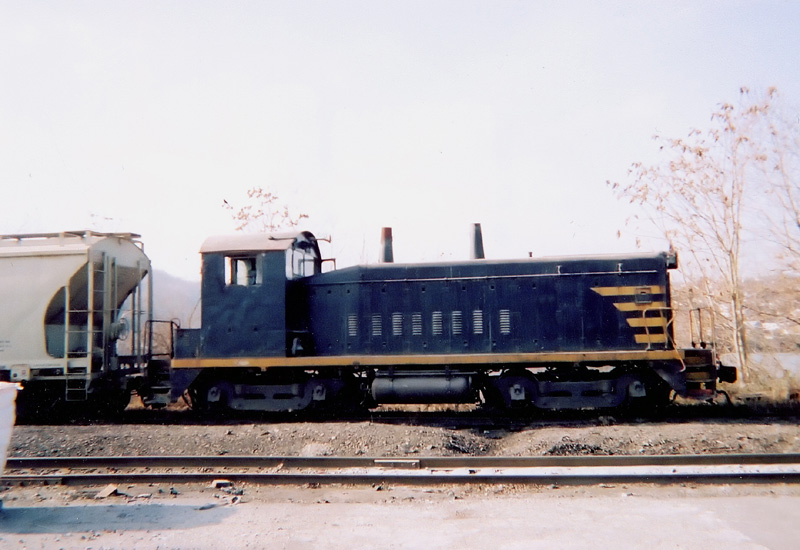 MSW SW-9 Engine 27. After nearly 53 years of service, the 27 beaten, battered and worn to a fare-thee-well, still toils daily on it's home rails under the current ownership of the Three Rivers Marine and Rail Terminal. Jan. 2005 Courtesy Brian Filardi